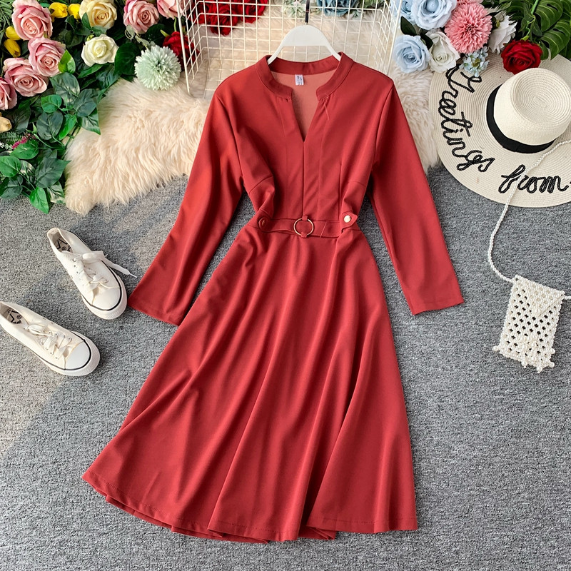 Model modern de rochie de dama cu decolteu spitz in mai multe culori