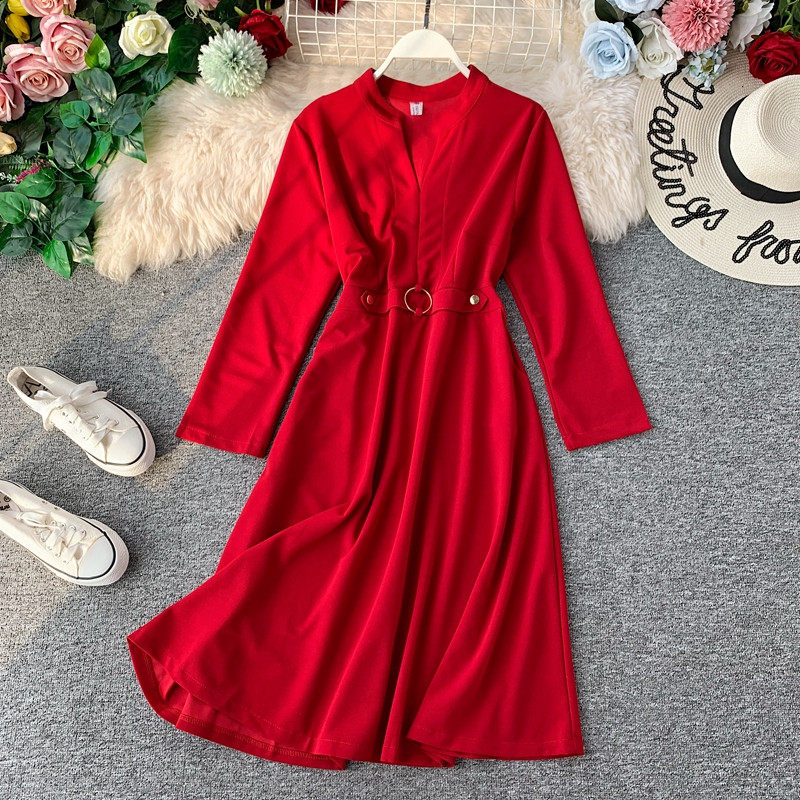 Model modern de rochie de dama cu decolteu spitz in mai multe culori