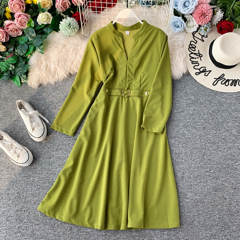 Model modern de rochie de dama cu decolteu spitz in mai multe culori