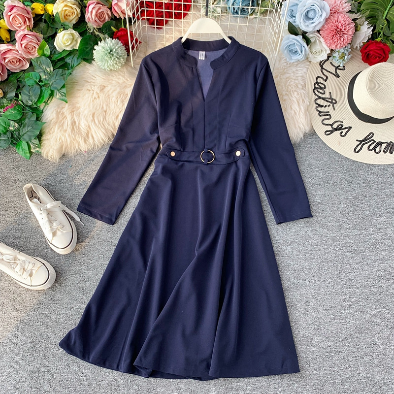 Model modern de rochie de dama cu decolteu spitz in mai multe culori