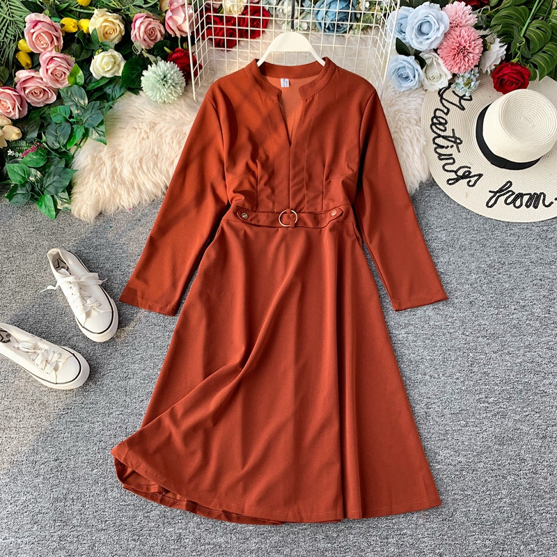 Model modern de rochie de dama cu decolteu spitz in mai multe culori