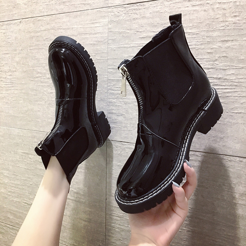 Κομψές γυναικείες μπότες με φερμουάρ  σε μαύρο χρώμα - δύο μοντέλα