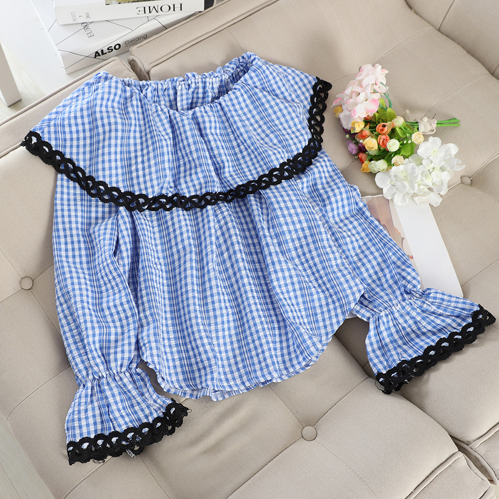 Modern női blúz csipkével, három színben, csupasz vállakkal