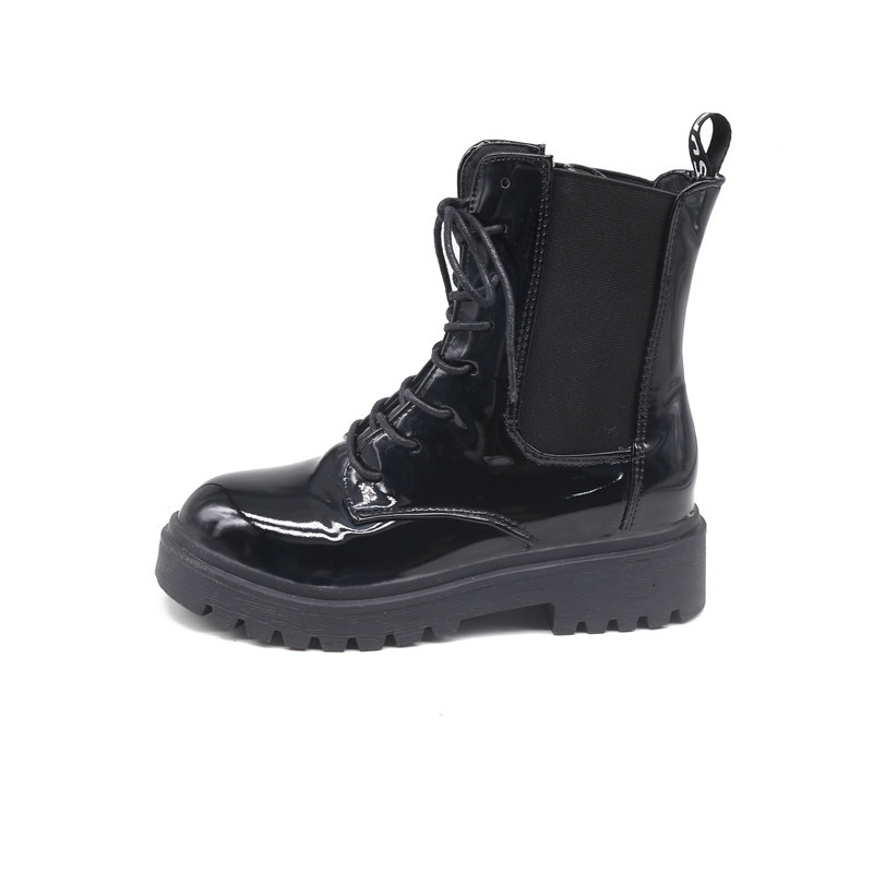 Női csizma durva talppal és fűzővel - két modell