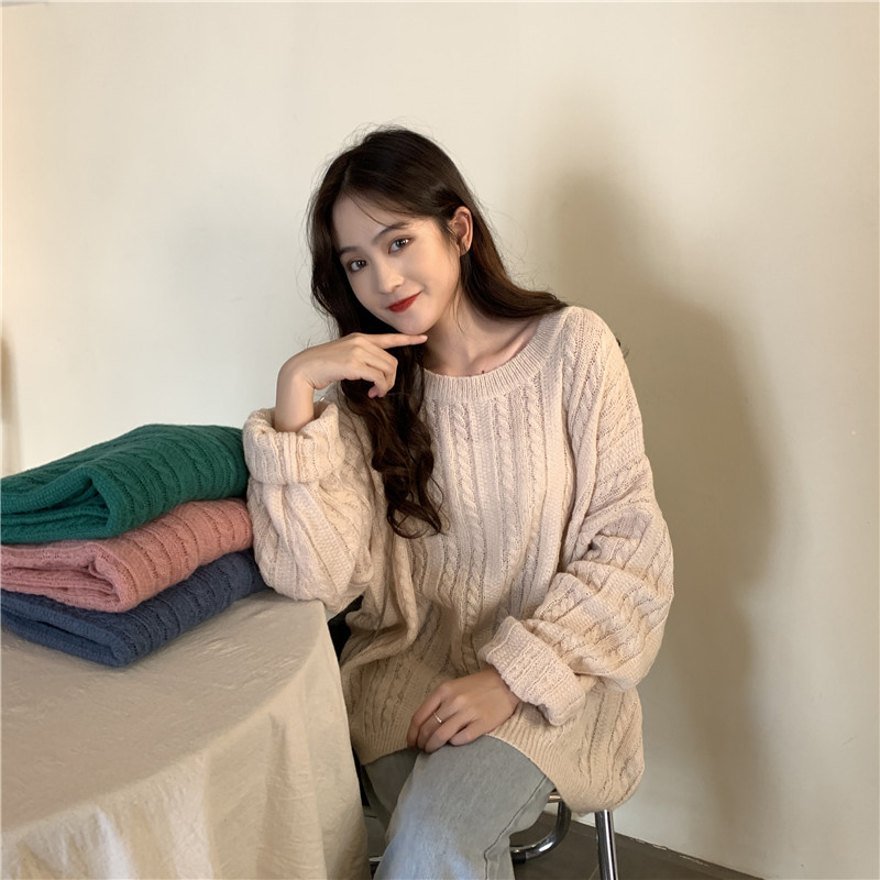 Női aktuális pulóver négy színben széles modell