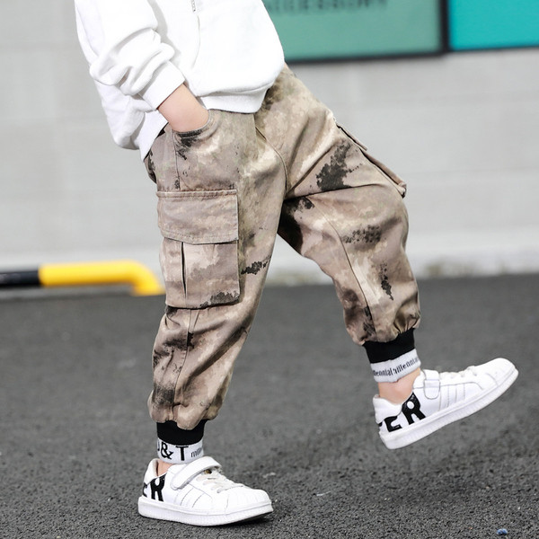 Детски камуфлажни панталони в два цвята с джобове за момчета