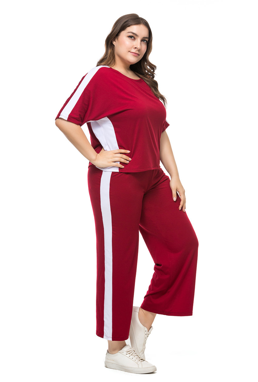 НОВ модел дамски комплект от две части тениска + панталон в червен цвят 