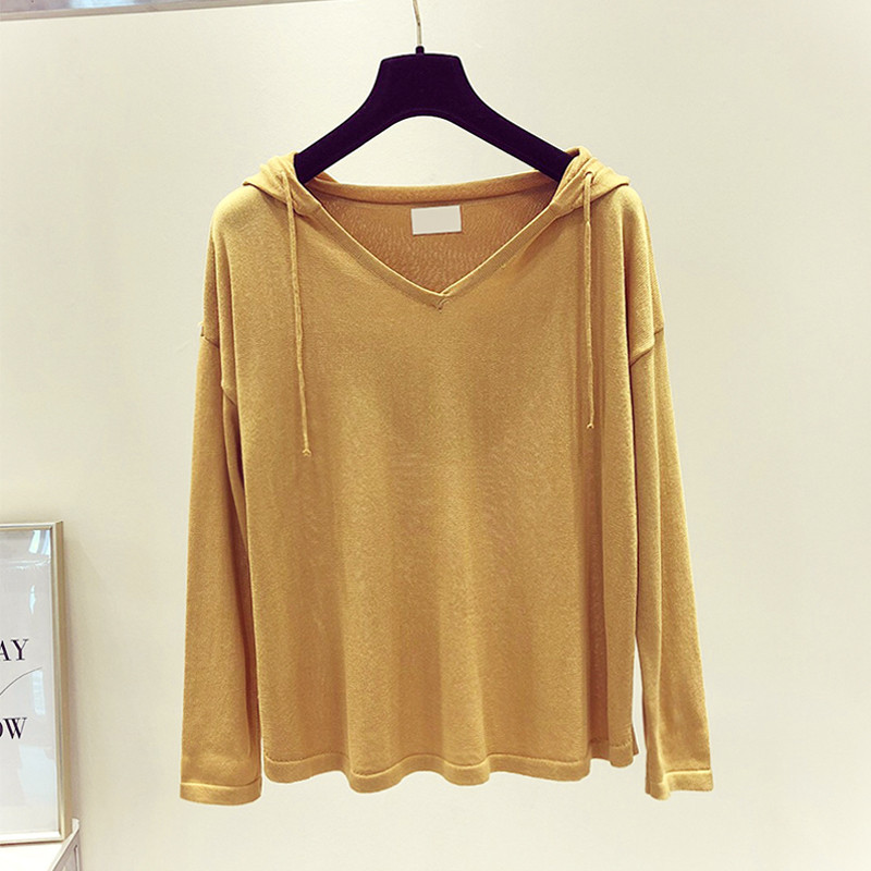 Alkalmi női blúz nyakkendővel és kapucnival