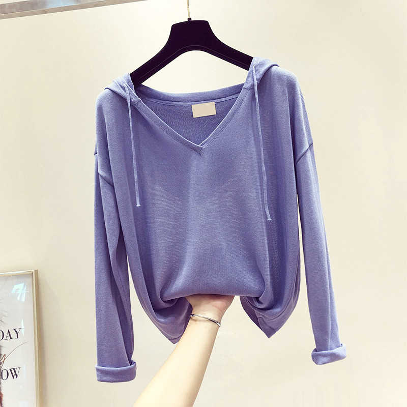 Alkalmi női blúz nyakkendővel és kapucnival