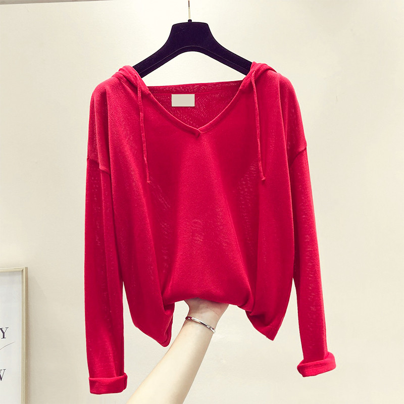 Alkalmi női blúz nyakkendővel és kapucnival