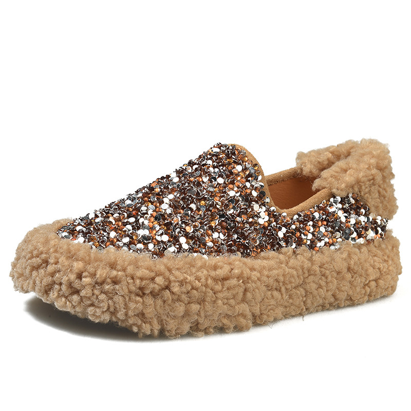 Női mokaszin pehelyvel, három színben