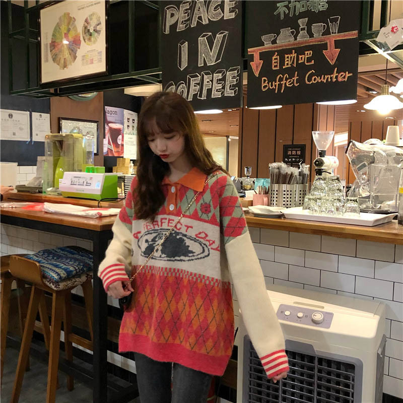 Női pulóver két színben, klasszikus gallérral