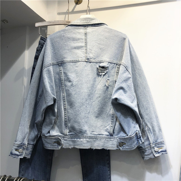 Casual γυναικεία ζακέτα denim με κουμπιά σε μπλε χρώμα