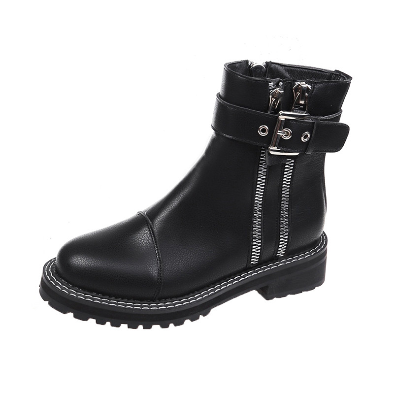 Μοντέρνες γυναικείες μπότες με πόρπη σε μαύρο χρώμα