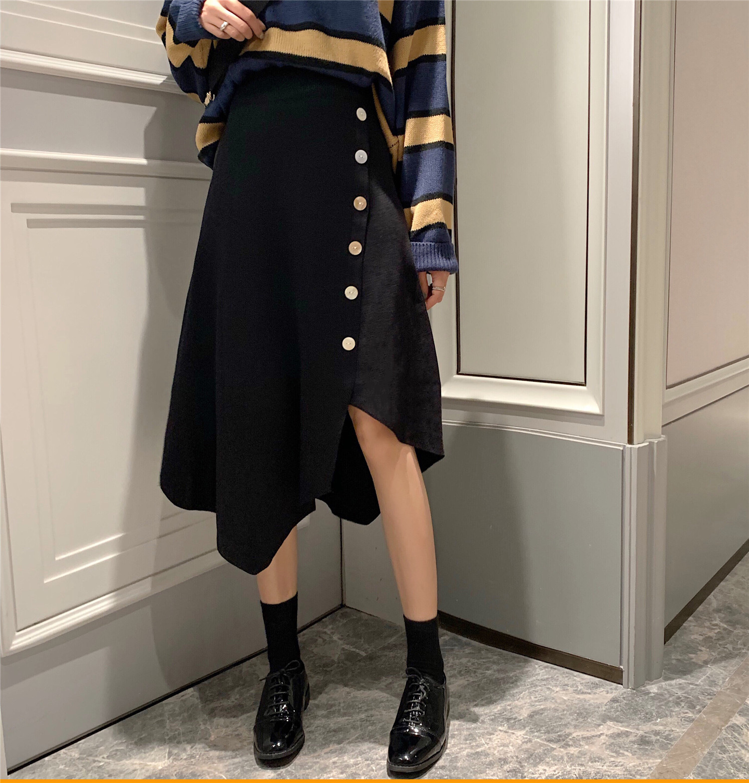 Model de fusta de dama decupata in patru culori