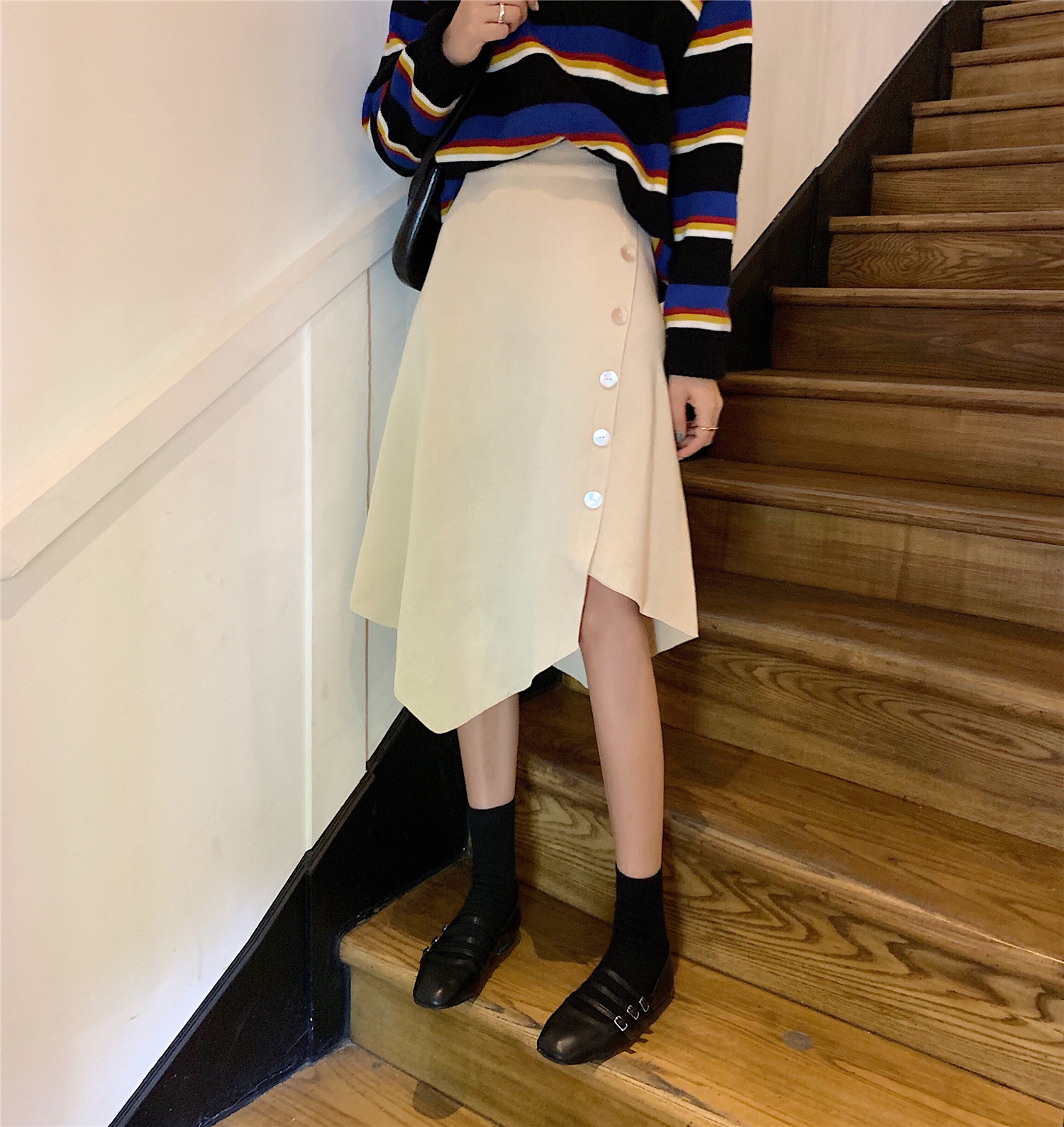 Model de fusta de dama decupata in patru culori