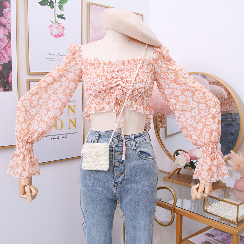 Bluză de damă modernă cu decolteu pătrat și motive florale în mai multe culori