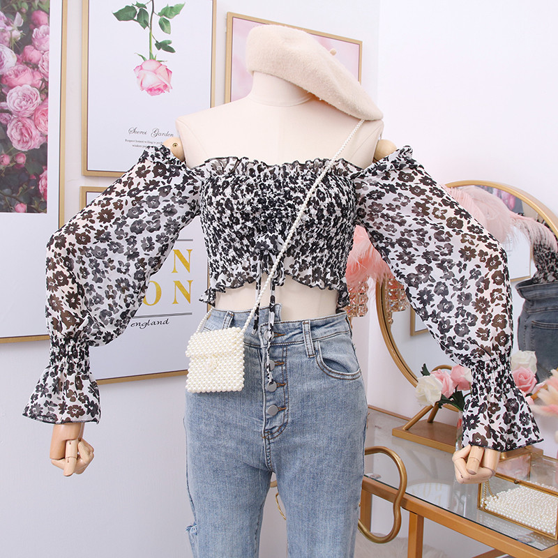 Bluză de damă modernă cu decolteu pătrat și motive florale în mai multe culori