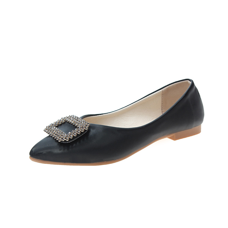 Καθημερινά γυναικεία παπούτσια με μεταλλική διακόσμηση σε διάφορα χρώματα