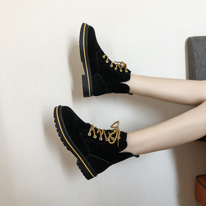 Alkalmi női csizma barna és fekete fűzővel