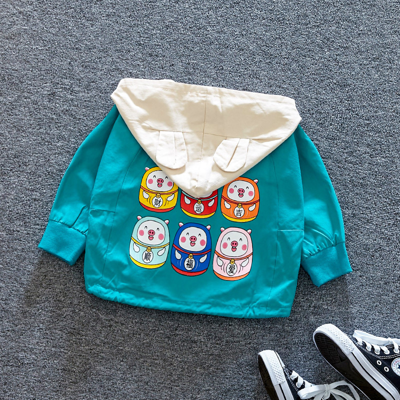 Μοντέρνο παιδικό μπουφάν σε υρία χρώματα με εφαρμογές και κορδόνια για αγόρια