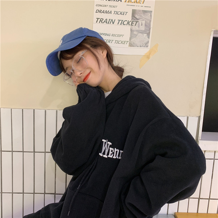 Hanorac zilnic de damă în mai multe culori cu inscripție