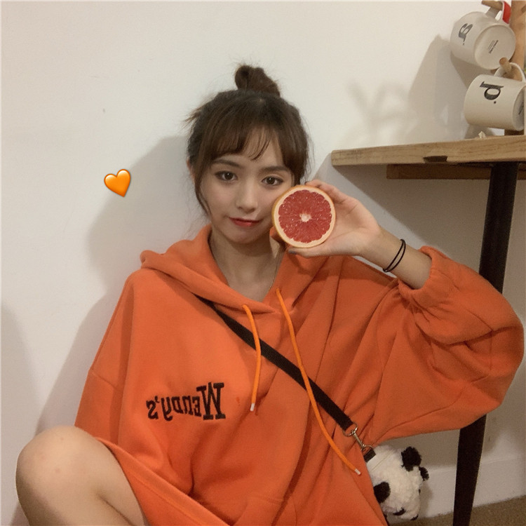 Hanorac zilnic de damă în mai multe culori cu inscripție