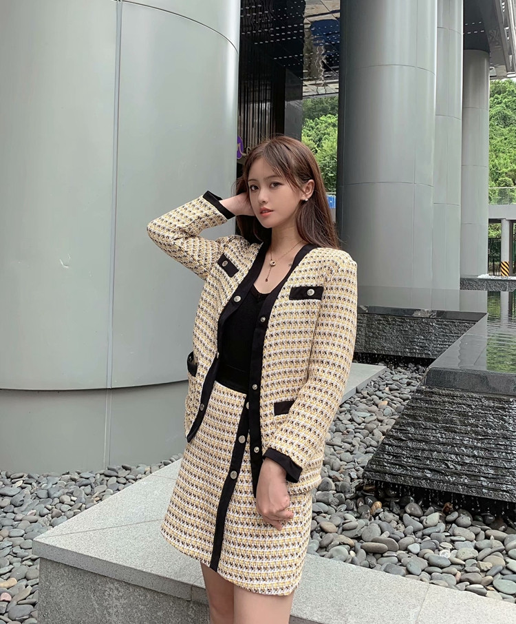 Rövid kockás szoknya elasztikus derékkal és gombokkal