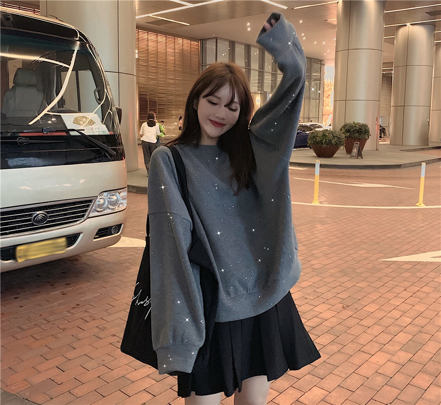 Modern széles női blúz szürke és fekete színben