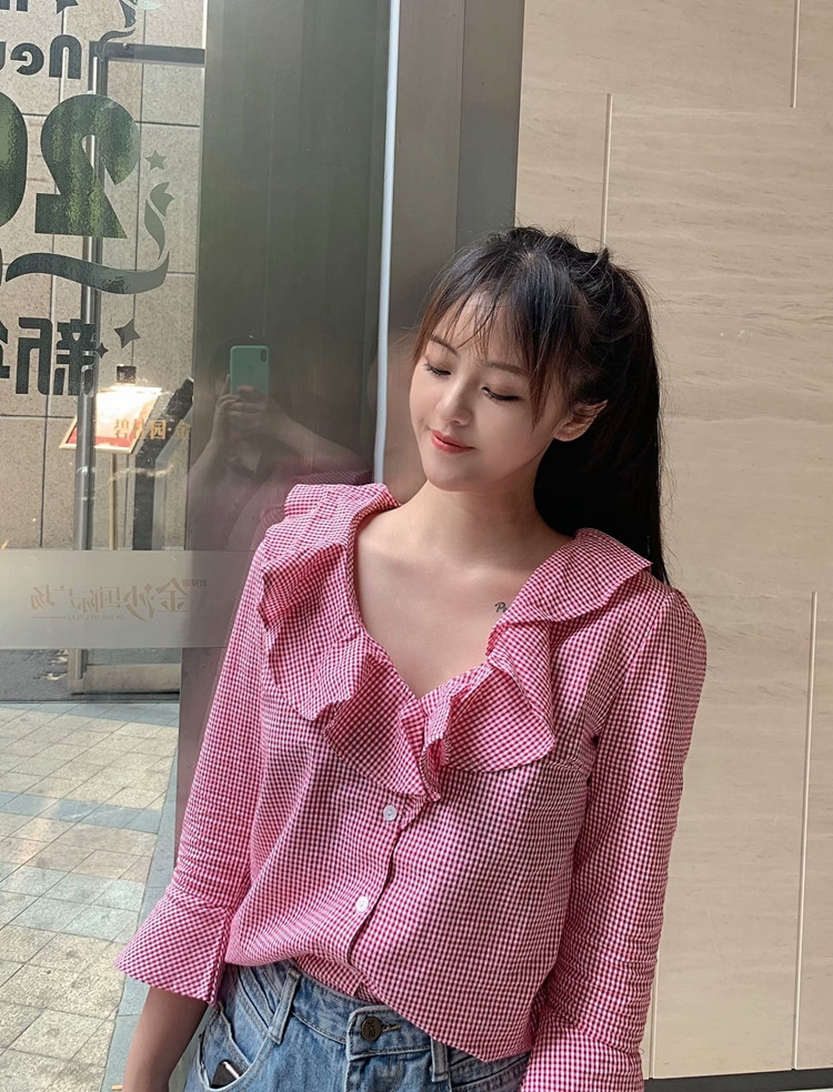 Kockás női ing gombokkal és 7/8-as ujjakkal