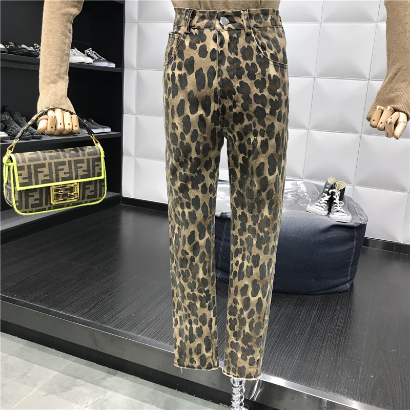 Дамски актуален панталон с висока талия и леопардов десен