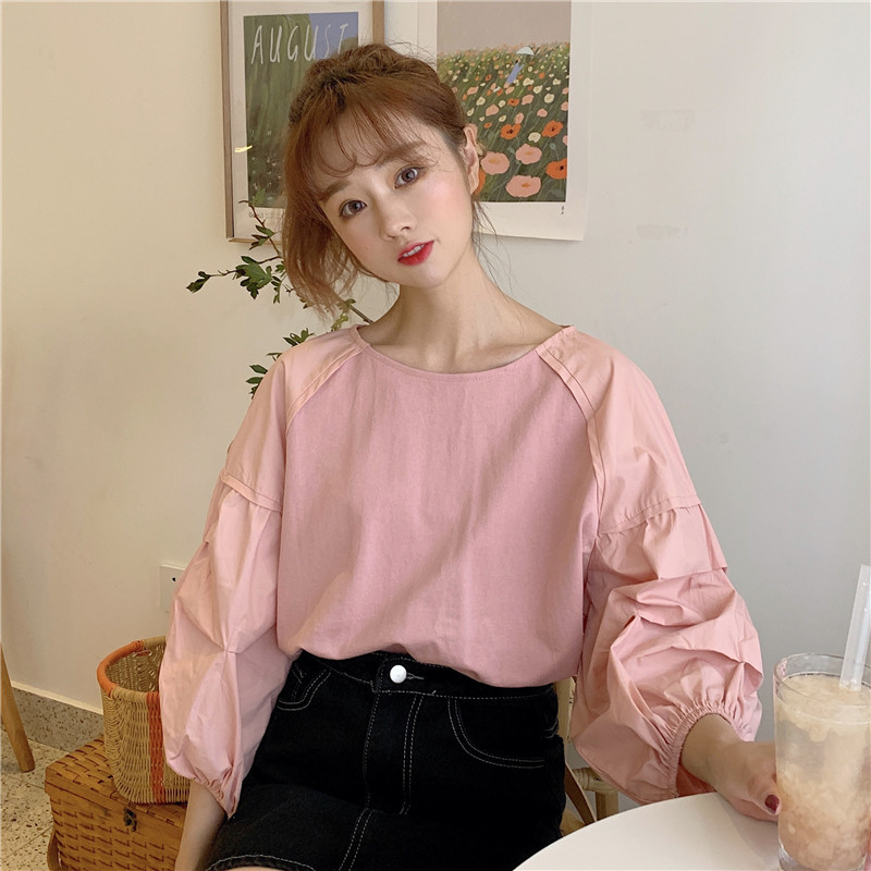 Μοντέρνα γυναικεία μπλούζα σε λευκό και ροζ χρώμα