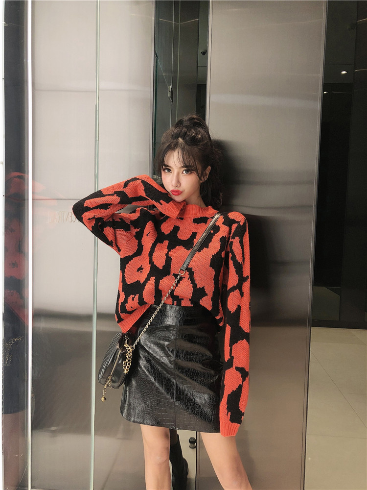 Pulóver és bőrszoknya készlet - több színben