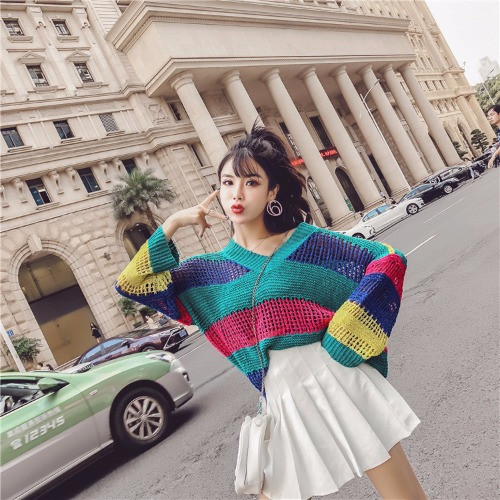 Pulover lung tricotat cu decolteu spitz