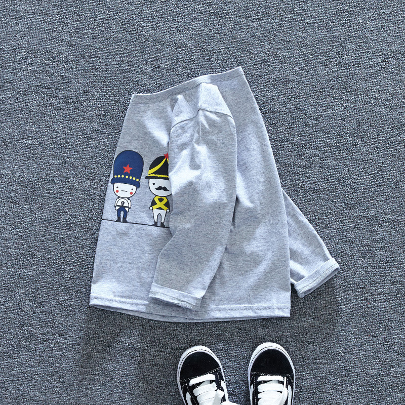 Καθημερινή παιδική μπλούζα σε γκρι χρώμα με εφαρμογή για αγόρια