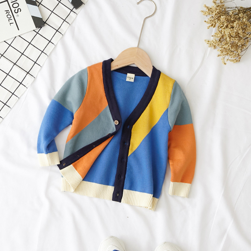 Μοντέρνα γυναικεία ζακέτα για αγόρια με κουμπιά και V-neck