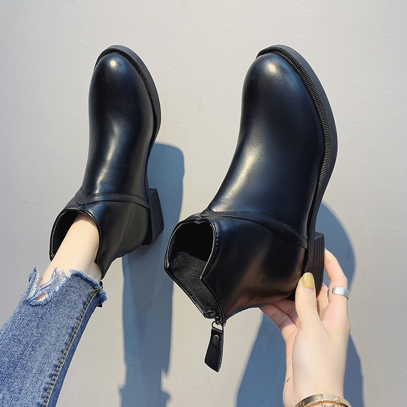 Γυναικείες μπότες από Eco δέρμα  με επίπεδη σόλα και μαύρο χρώμα με φερμουάρ