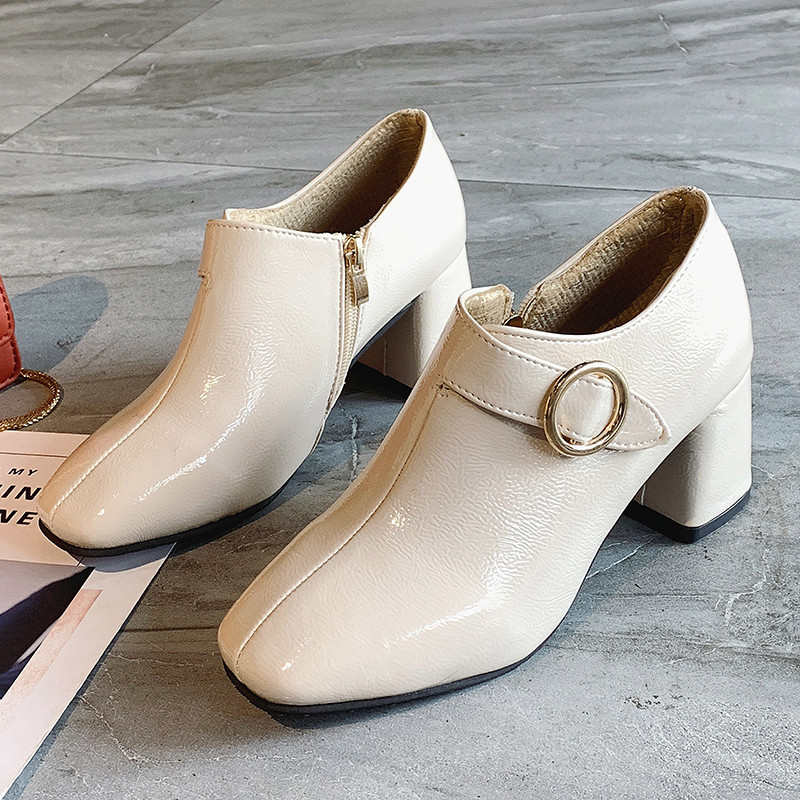 Női cipő hegyes modell vastag sarokkal, három színben