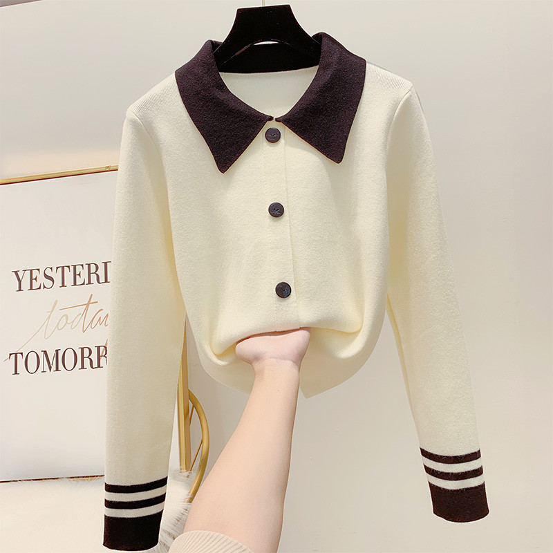 Női pulóver gallérral és gombokkal több színben