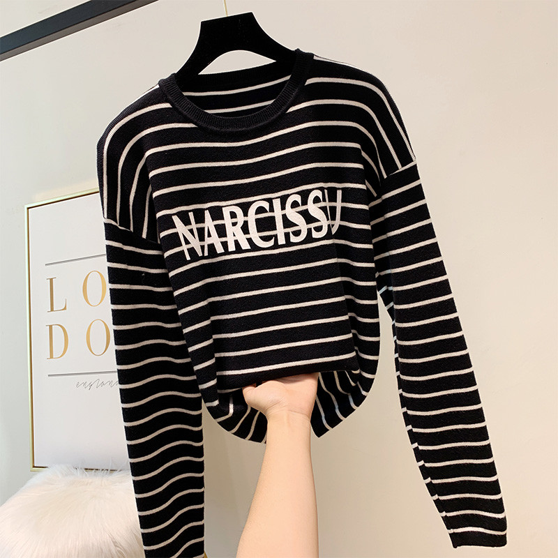 Bluză de damă cu inscripție și decolteu în formă de O în mai multe culori