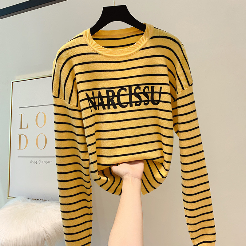 Bluză de damă cu inscripție și decolteu în formă de O în mai multe culori