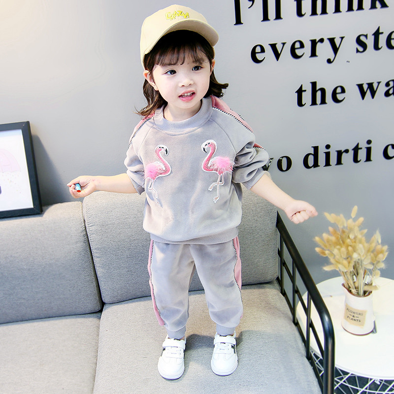 Gyerekkészlet szürke és rózsaszín hímzéssel lányoknak