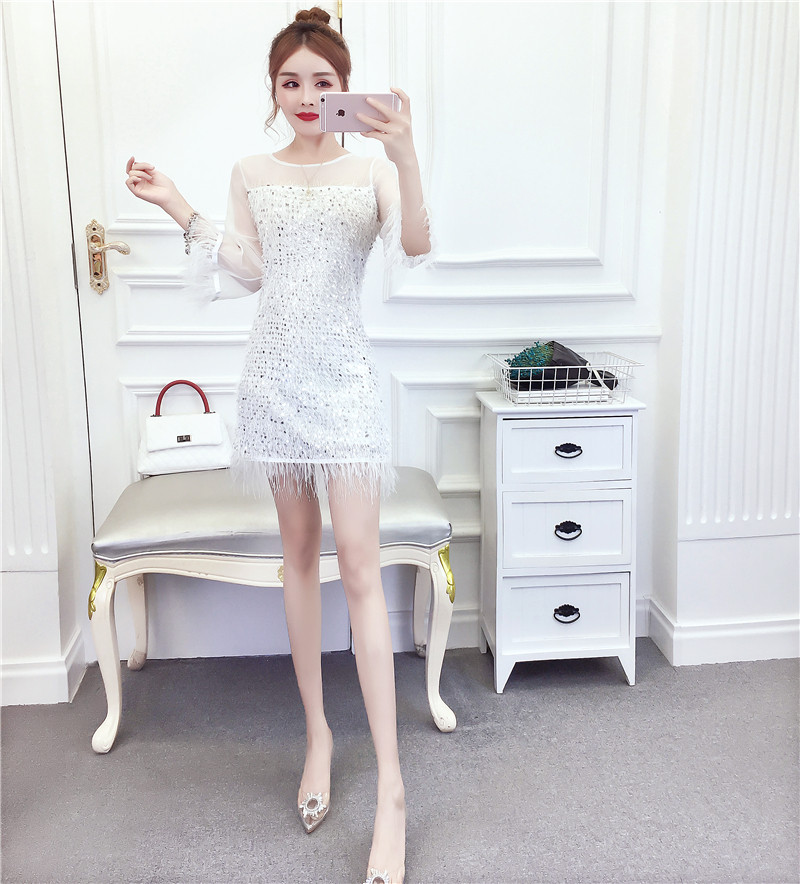 Rochie scurta moderna cu paiete si franjuri