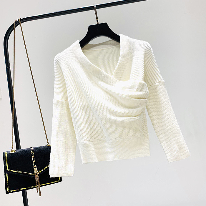 Pulover actual de damă cu decolteu spitz în alb, negru, verde și alb