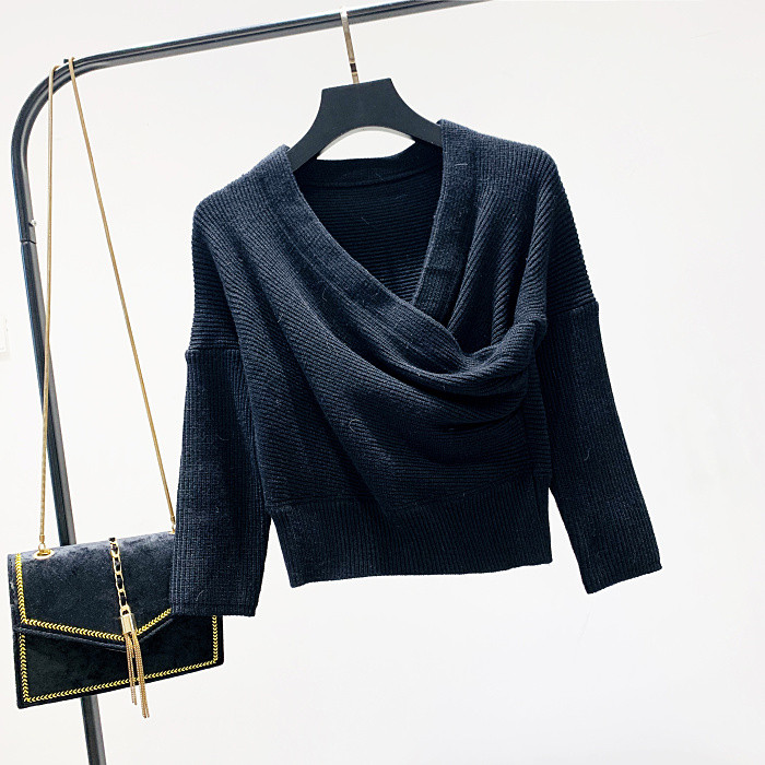 Pulover actual de damă cu decolteu spitz în alb, negru, verde și alb