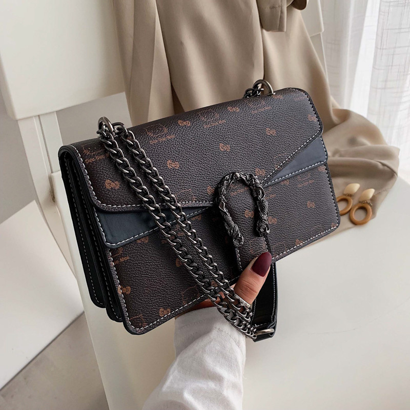 Modern női táska fém elemmel több színben