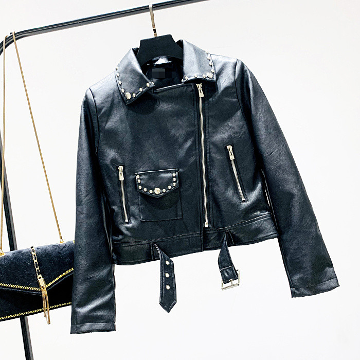 Új modell eko bőrből készült női kabát cipzárral és fém elemekkel fehér, rózsaszín és fekete színben