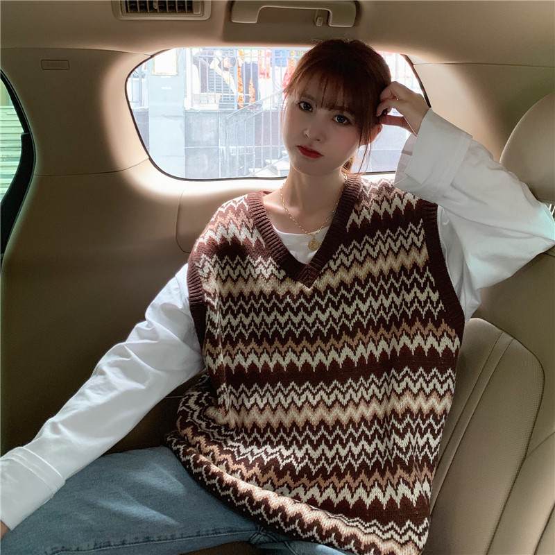 Vesta de dama tricotata in doua culori