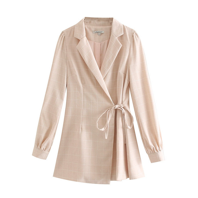 Rochie scurtă de damă, cu decolteu profund și cravate