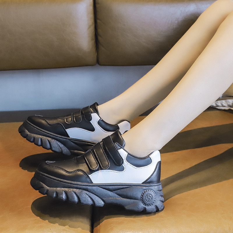 Adidasi moderni de dama cu talpa inalta si petice in alb-negru